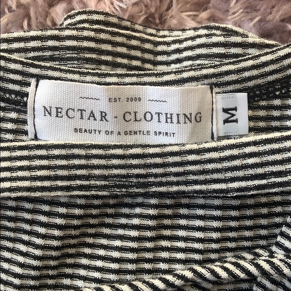 Striped top - Cold Shoulder - Picture 6 of 7